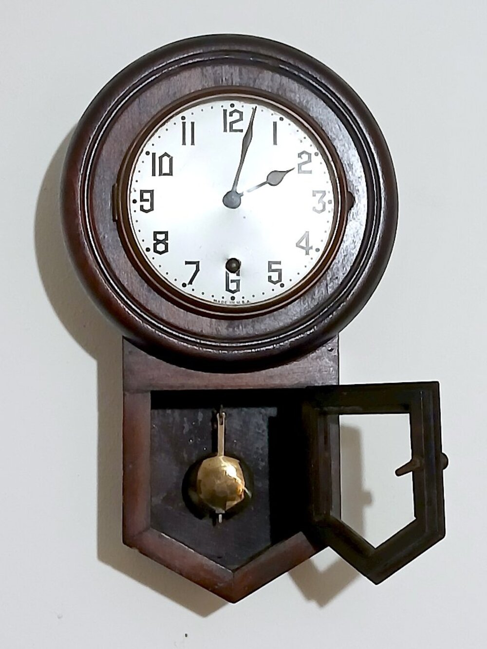 Vintage Made in USA Mechanical Pendulum Wall Clock – Wood Case – For Adjustment